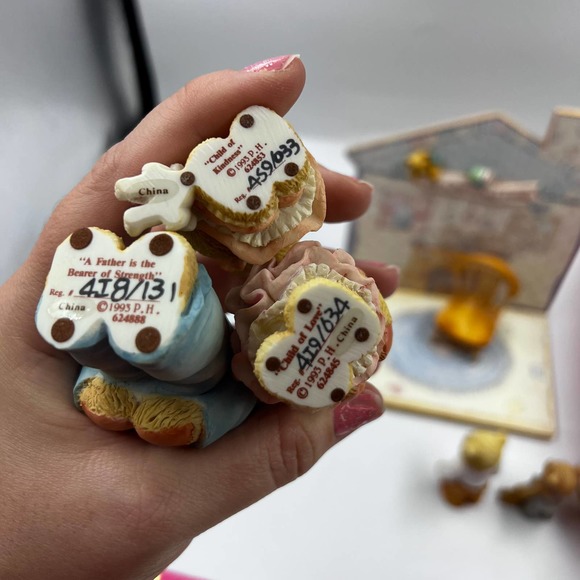 Our Cherished Family 1993 Figurine Collectable Complete Set 8 Pieces Vintage - Picture 9 of 10